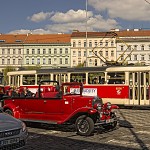 Ford, limousine et tram. בלימוזינה נוסעים ואת הטראם משיגים